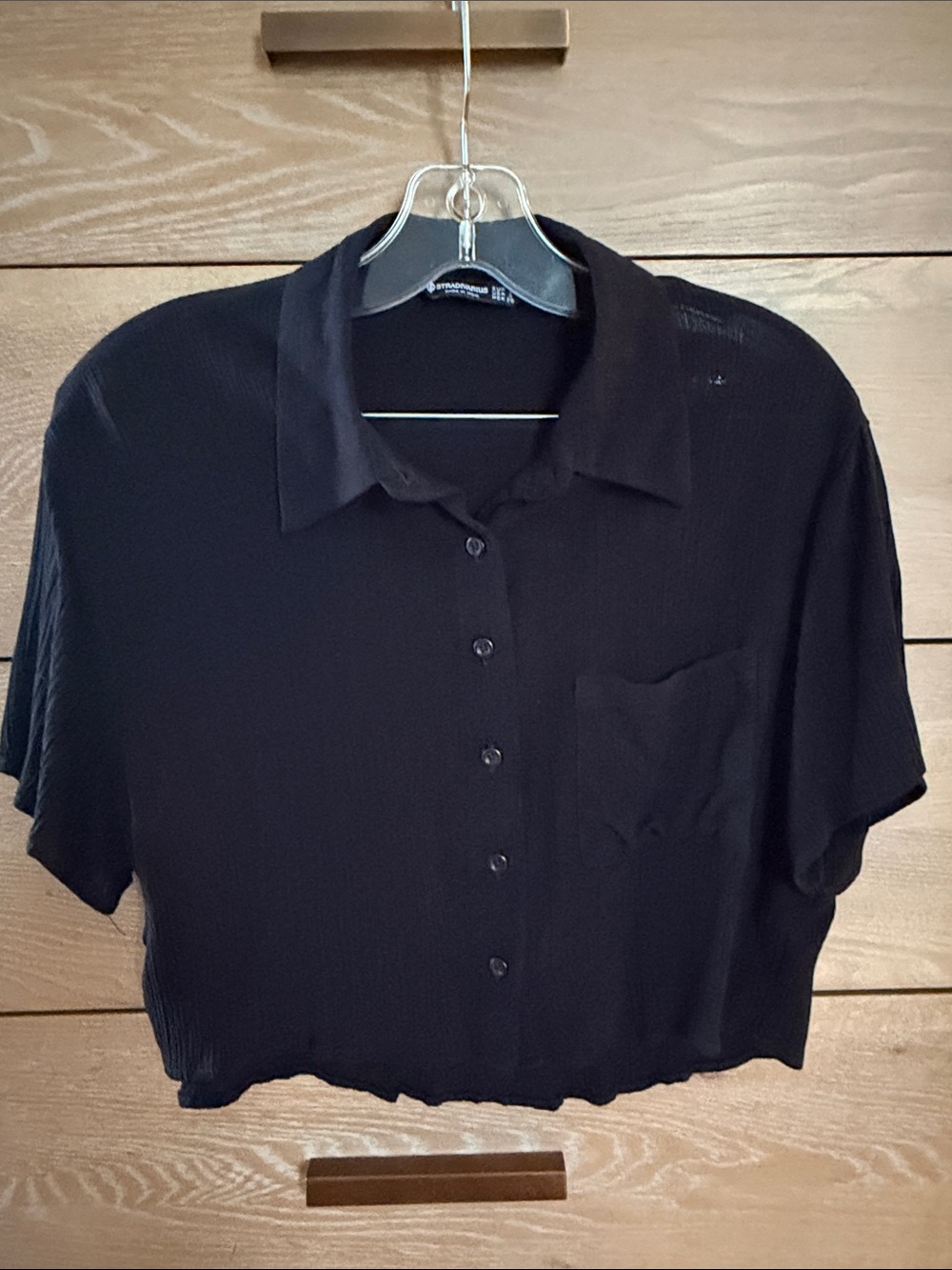 NWOT STRADIVARIUS Black Short-Sleeve Cropped Button-Down Shirt